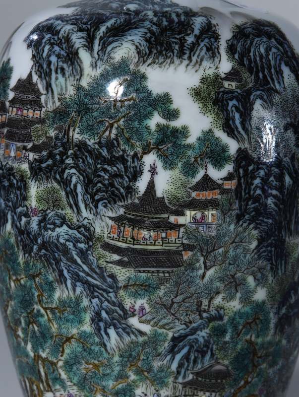 民国 粉彩通景山水人物图梅瓶 - 图3