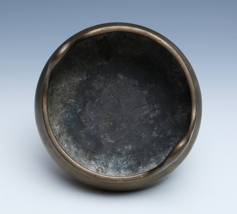 A gilt bronze loop-handled tripod censer - 图9