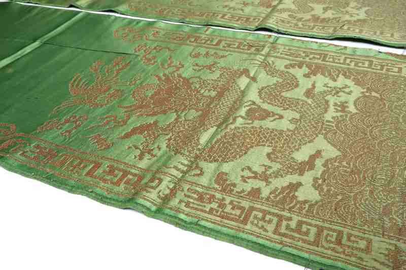 A collection of eight various silk textiles - 图5