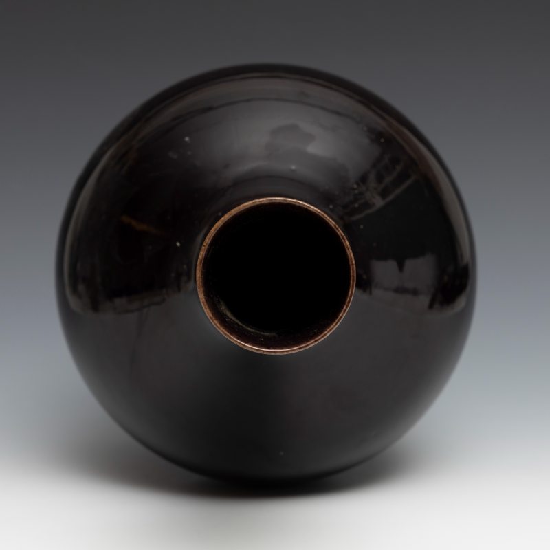 A large aubergine-glazed vase - 图5