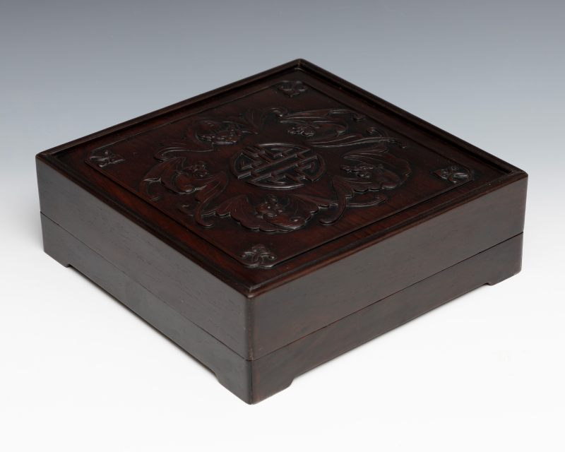 A carved hardwood 'bats'-covered box - 图2