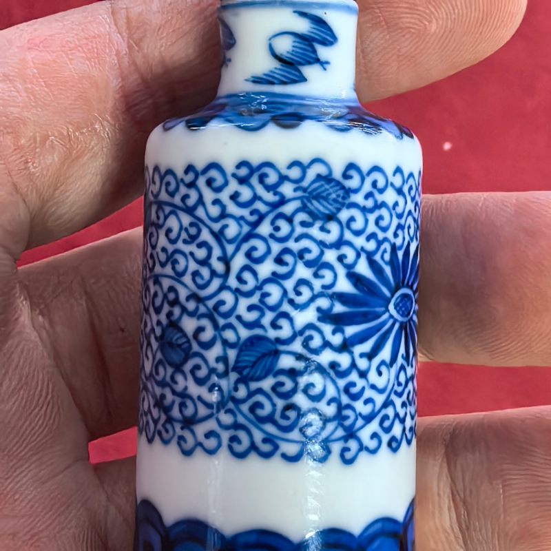 清晚期 青花缠枝花卉纹鼻烟壶 - 图8