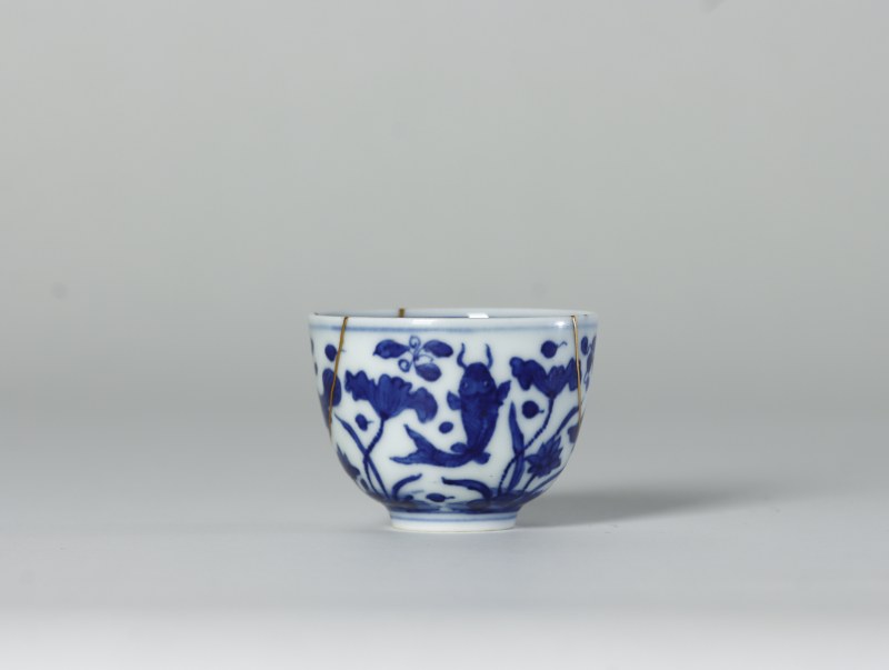 明嘉靖 青花鱼藻纹小杯 - 图3