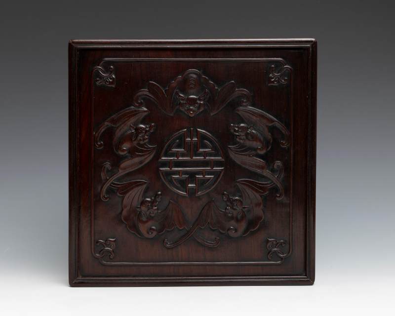 A carved hardwood 'bats'-covered box - 图3