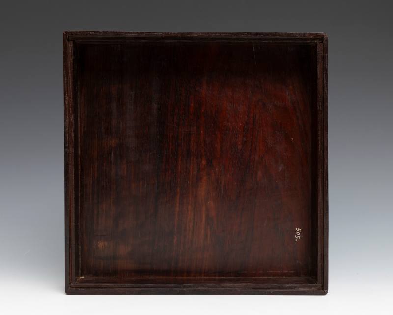 A carved hardwood 'bats'-covered box - 图4