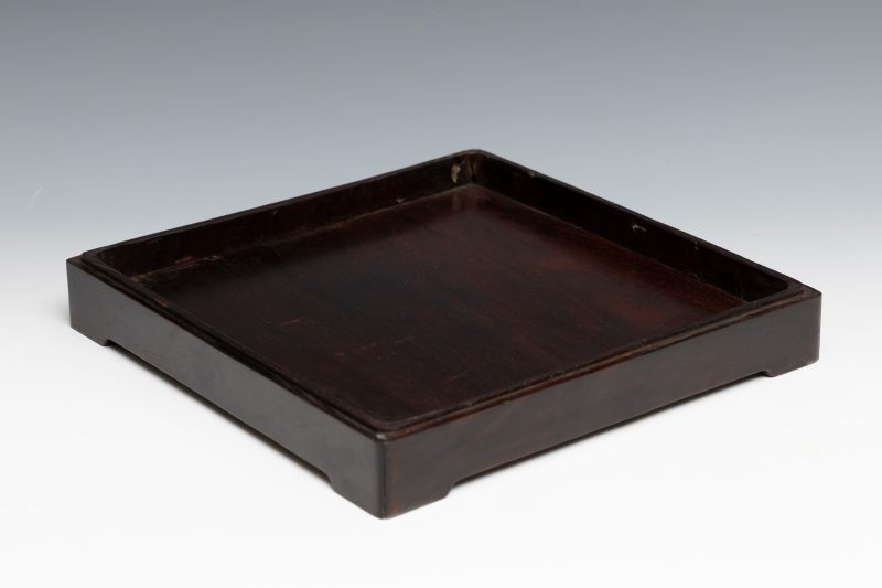 A carved hardwood 'bats'-covered box - 图5