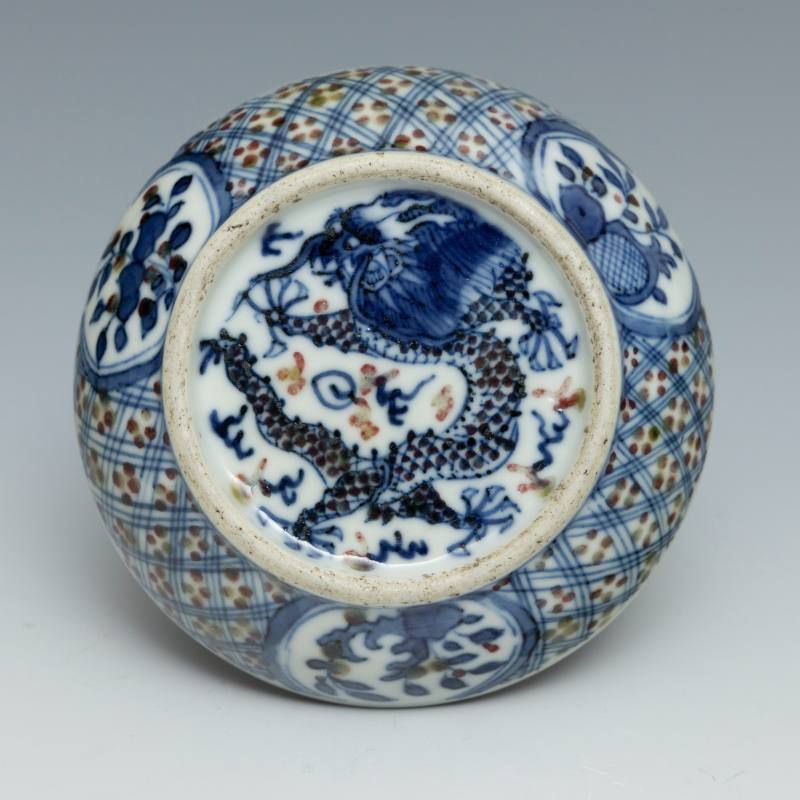 An underglaze blue and copper-red seal paste 'dragon' box and cover - 图6