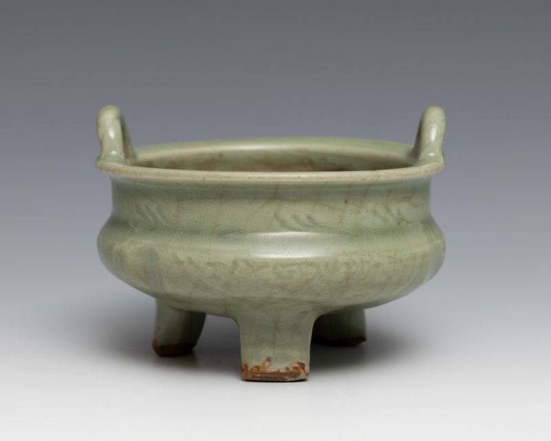 A Longquan celadon tripod censer - 图2