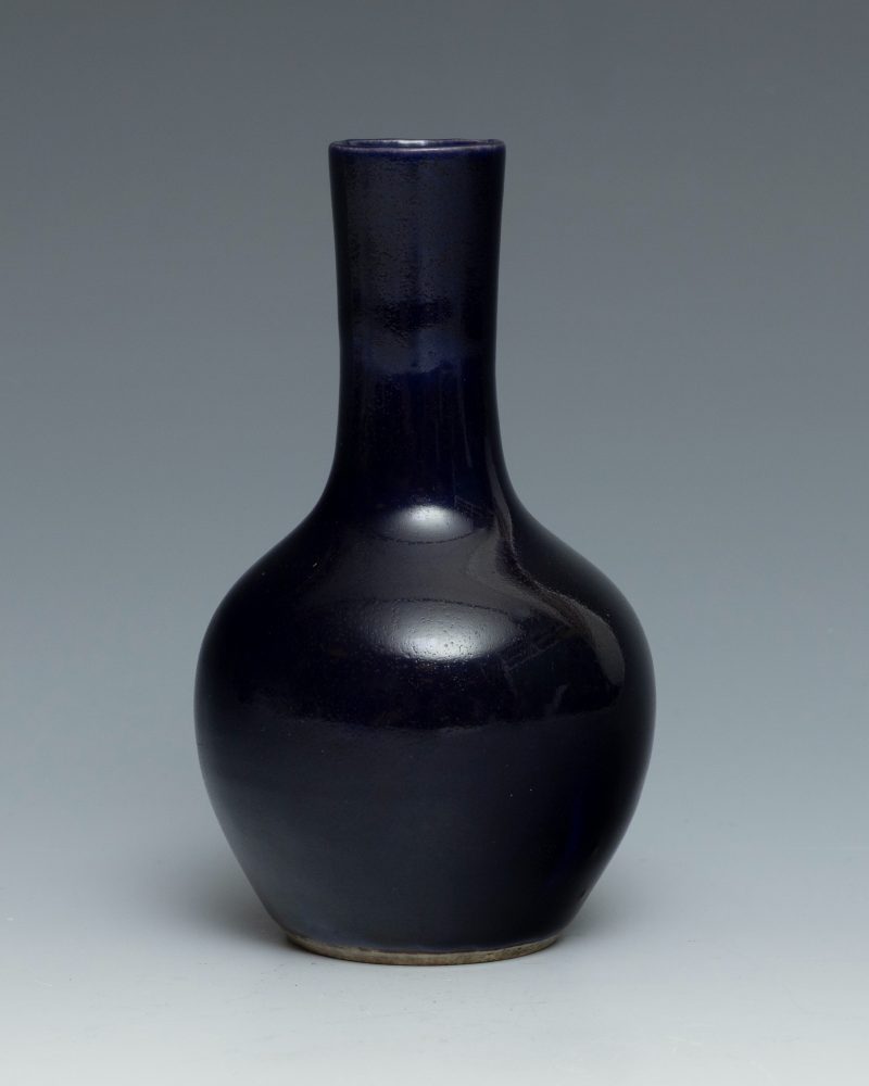 A small aubergine-glazed bottle vase - 图2