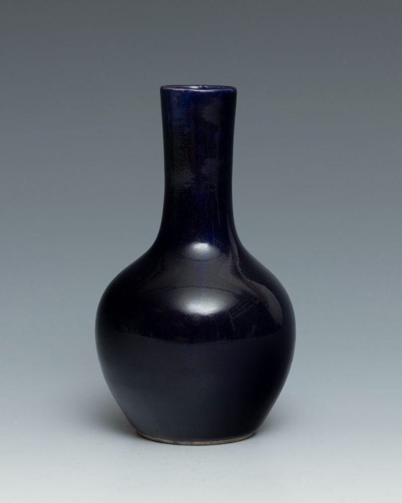 A small aubergine-glazed bottle vase - 图3