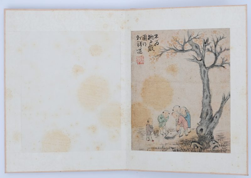 An album with paintings of playing boys titled: 'A playful painting by Mr. Xu Tianchi (Xu Wei) of the Ming dynasty, for an elder brother/peer' - 图11
