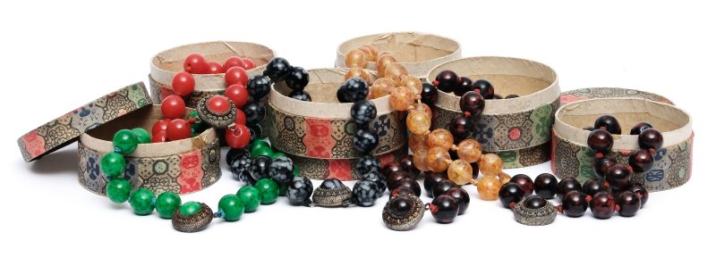 Six beaded glass necklaces - 图1