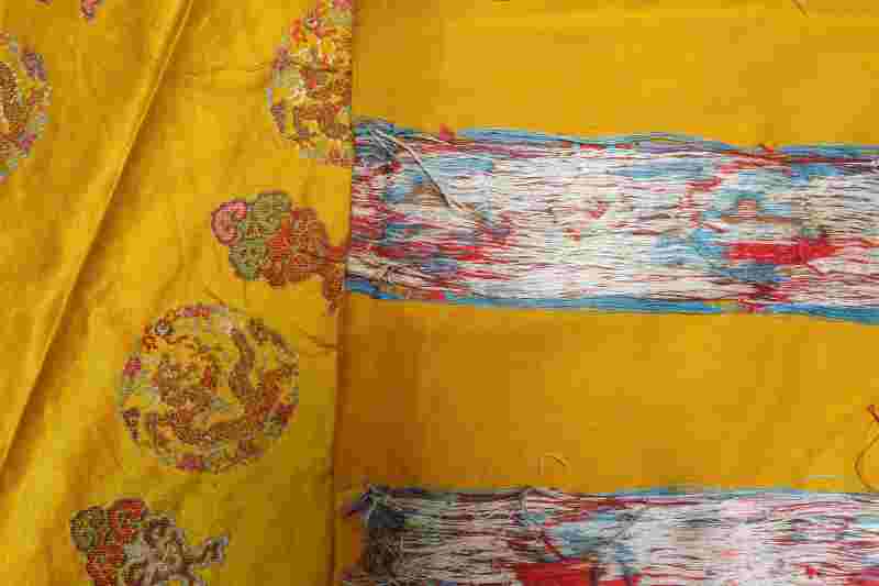 Six yellow-ground silk brocade panels - 图12