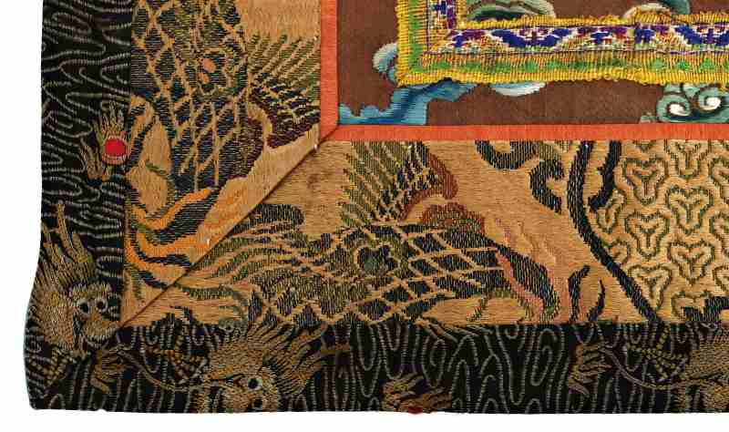 Two silk panels with gold thread-embroidered five-clawed dragons - 图15