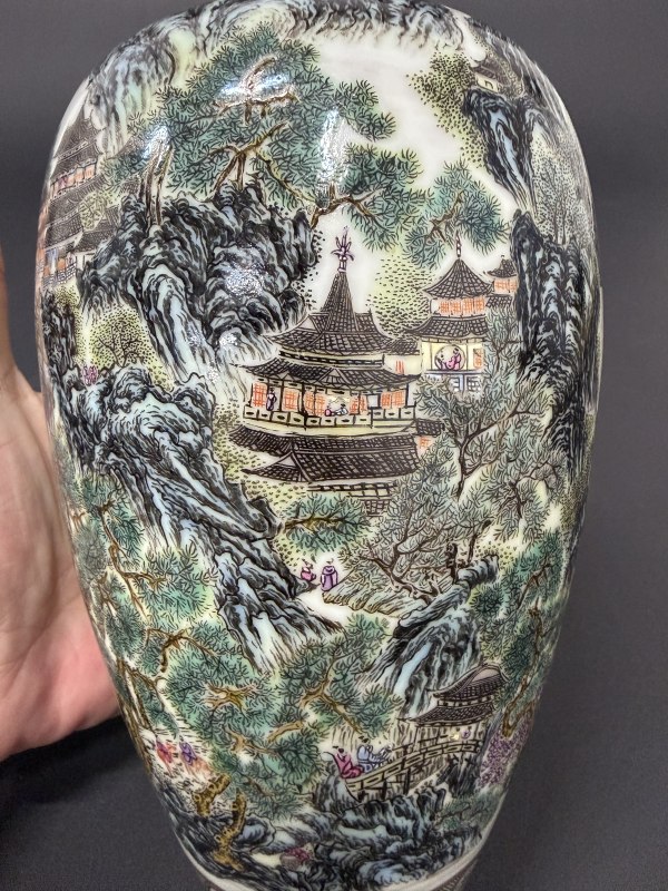 民国 粉彩通景山水人物图梅瓶 - 图12