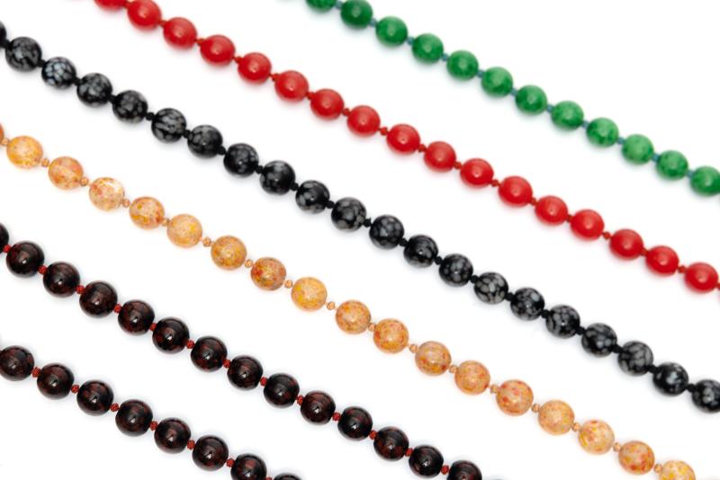 Six beaded glass necklaces - 图2