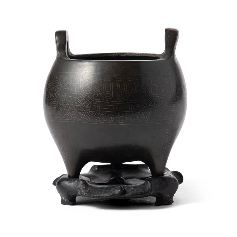 A silver-wire inlaid bronze tripod censer with Shisou mark