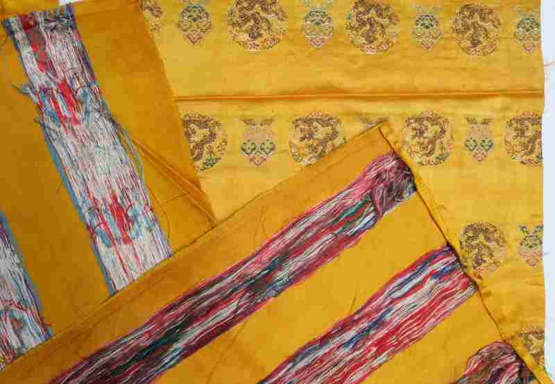 Six yellow-ground silk brocade panels - 图13