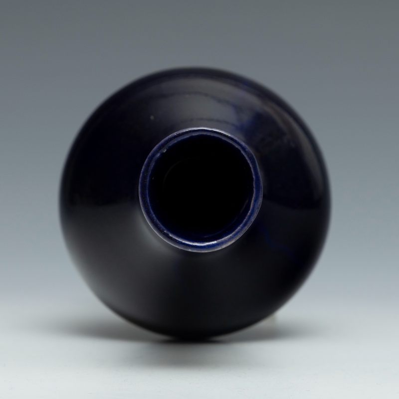 A small aubergine-glazed bottle vase - 图4