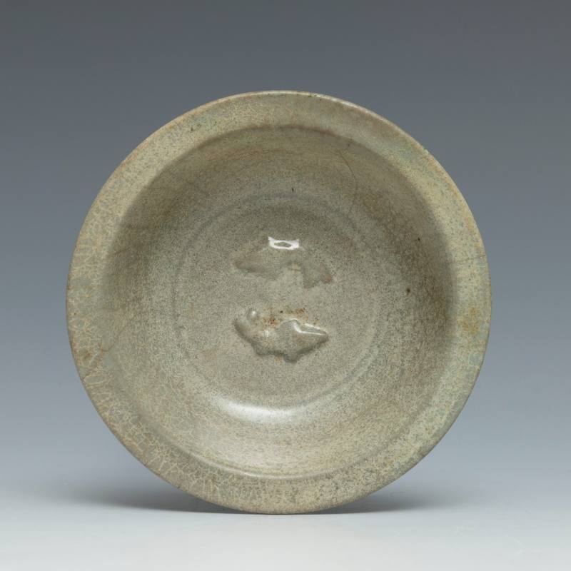 A small Longquan celadon 'twin-fish' dish - 图2
