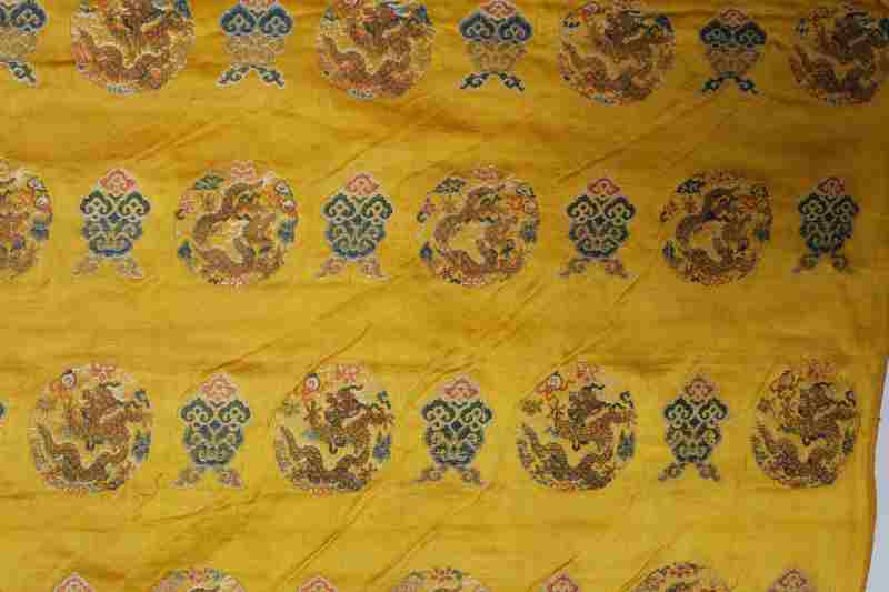 Six yellow-ground silk brocade panels - 图16