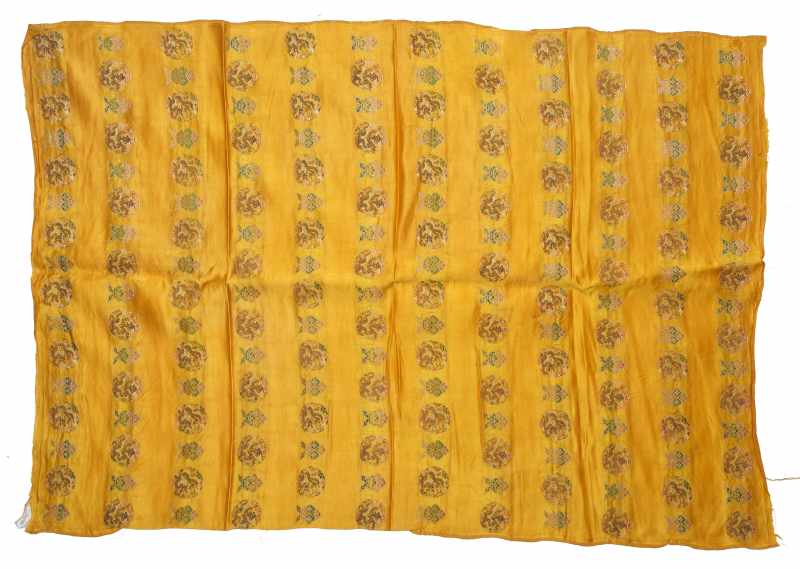 Six yellow-ground silk brocade panels - 图15