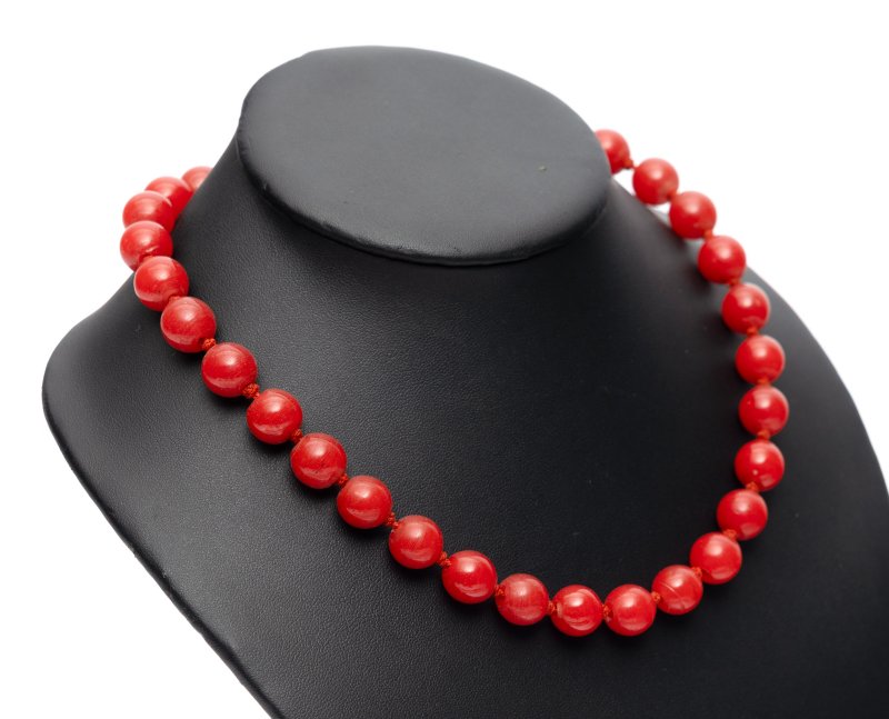 Six beaded glass necklaces - 图3