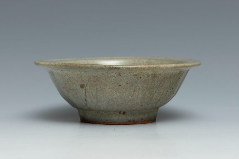 A small Longquan celadon 'twin-fish' dish - 图4