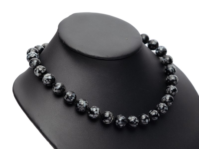 Six beaded glass necklaces - 图4