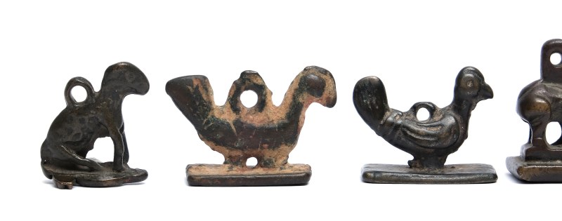 A group of seven small bronze seals as pendants - 图2