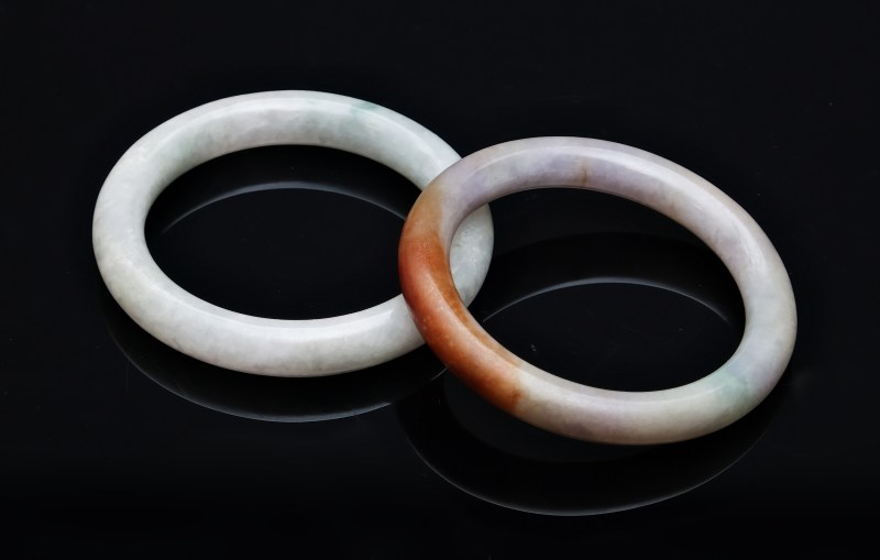 Two jadeite bangles - 图2