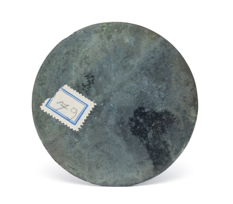A small bronze mirror with incised decoration - 图2