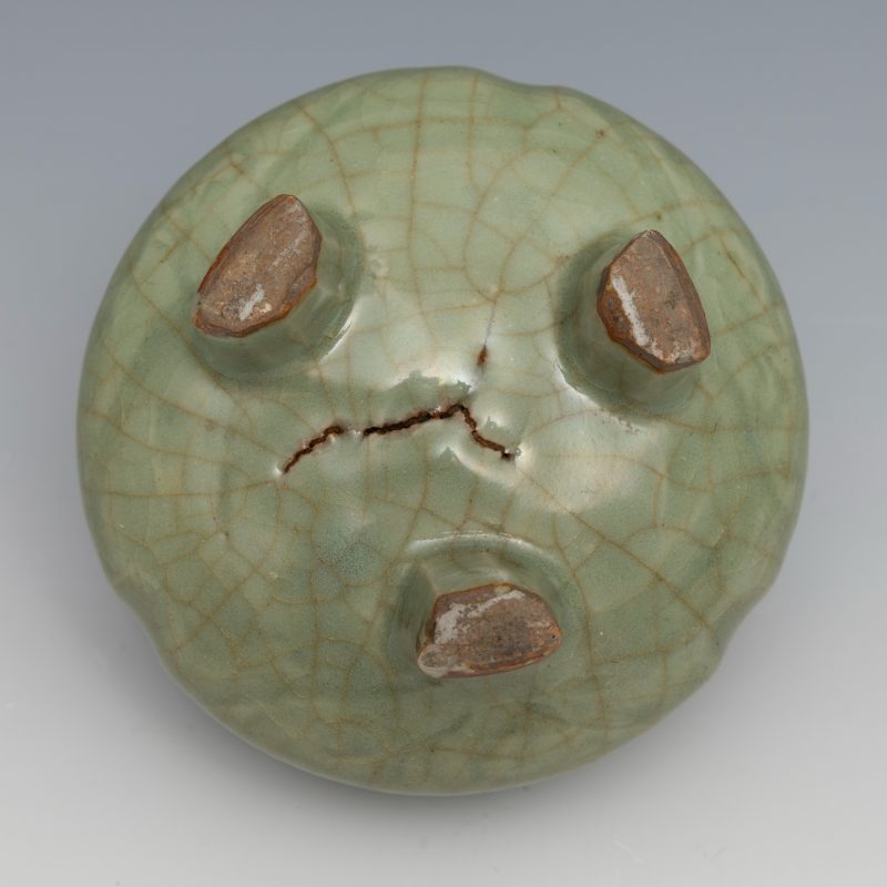 A Longquan celadon tripod censer - 图6