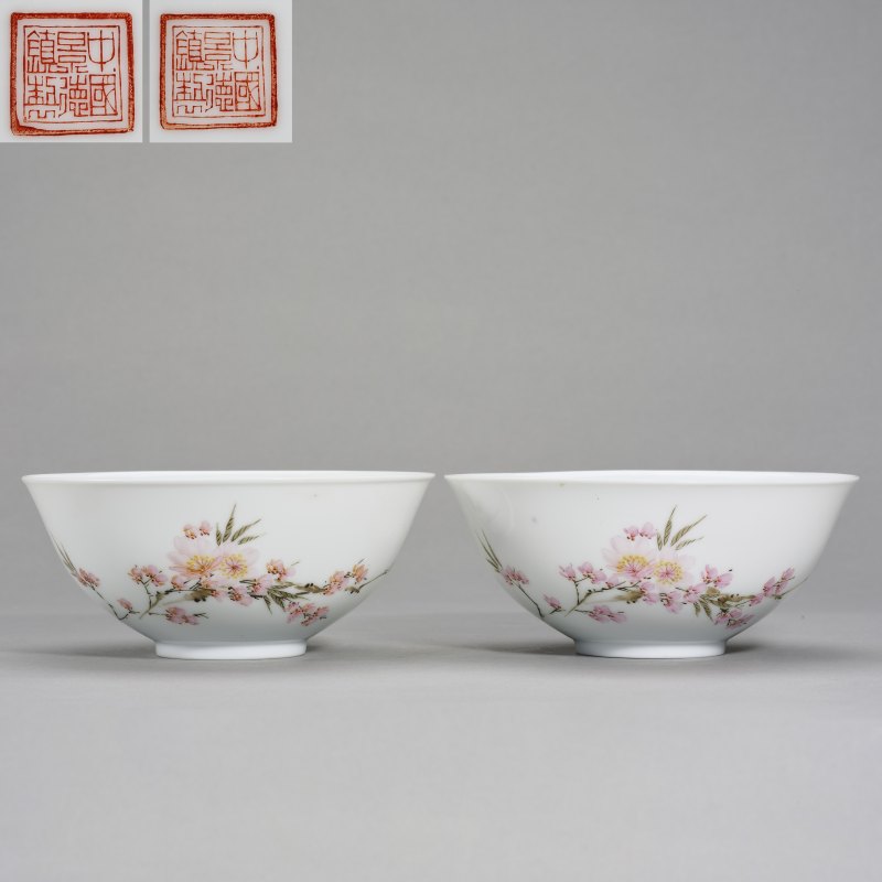 20世纪60年代 粉彩水点桃花纹碗一对 - 图1
