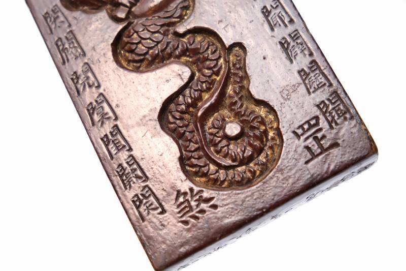 A lacquered and parcel-gilt wooden Taoist token - 图11
