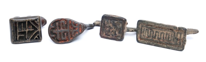 A group of seven small bronze seals as pendants - 图5