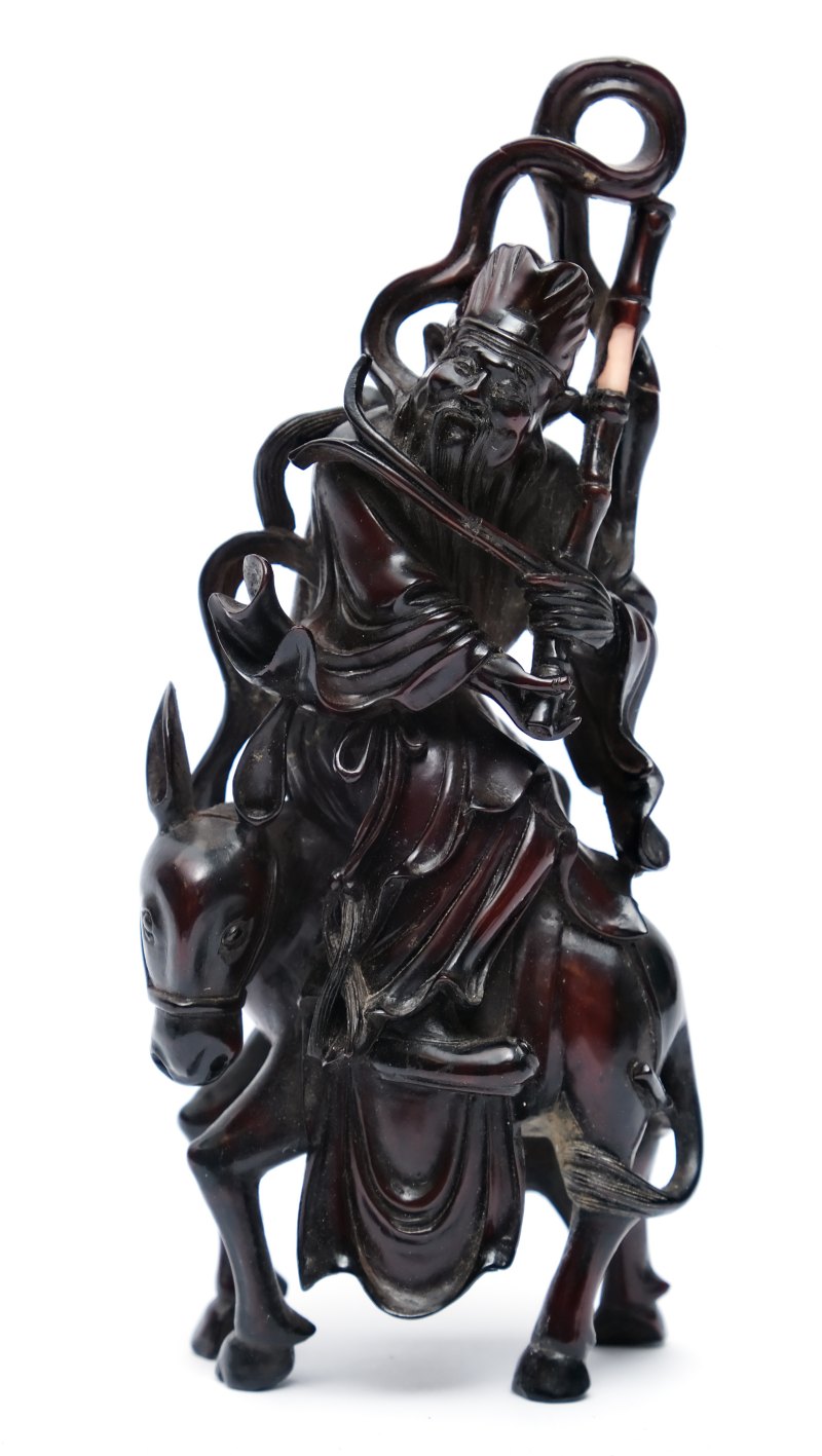 Three small figures including a Guanyin - 图10