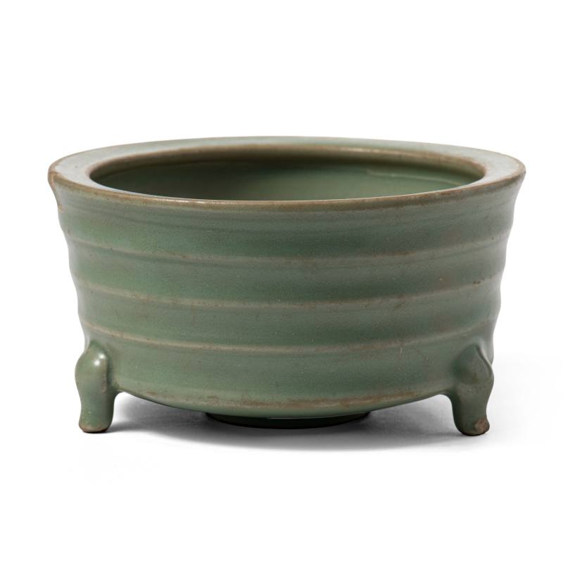 A Longquan celadon tripod incense burner - 图1