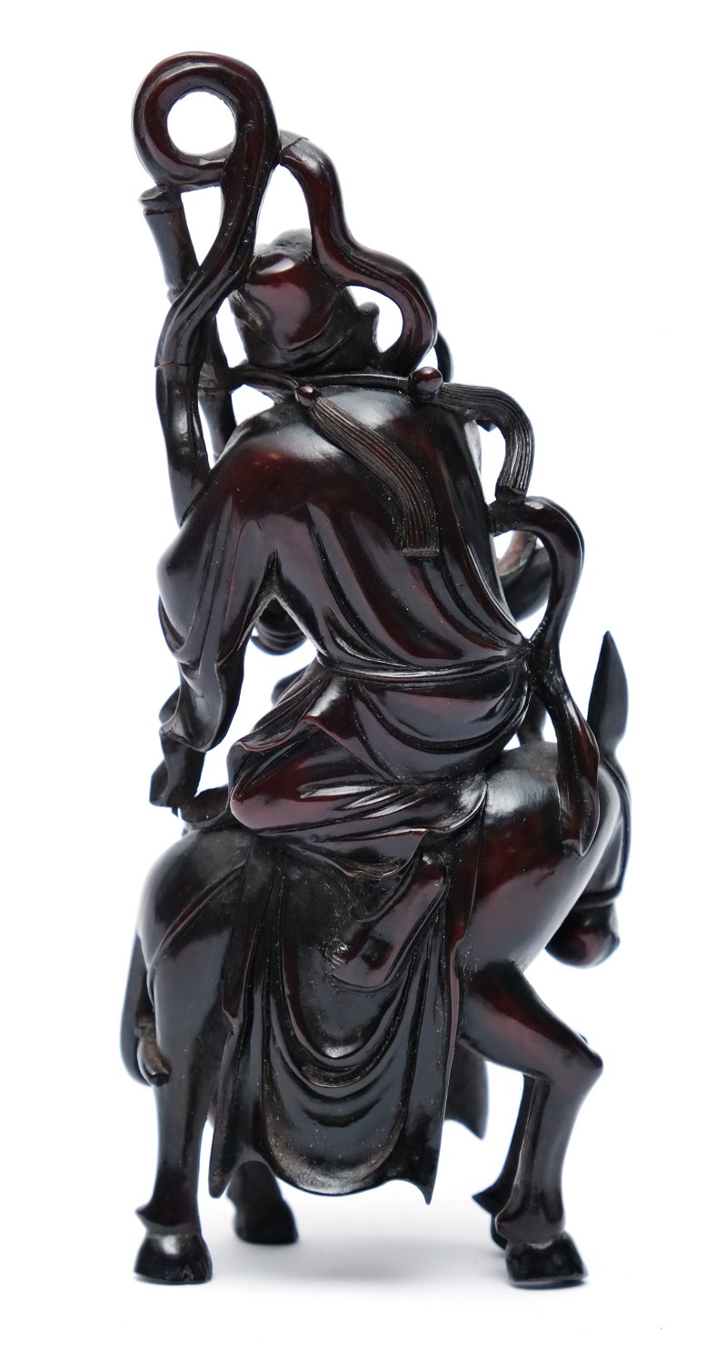 Three small figures including a Guanyin - 图11