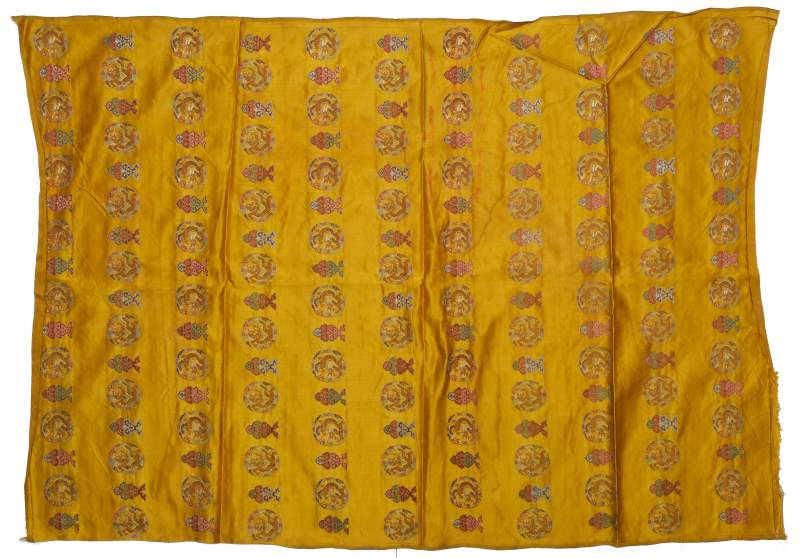 Six yellow-ground silk brocade panels - 图19