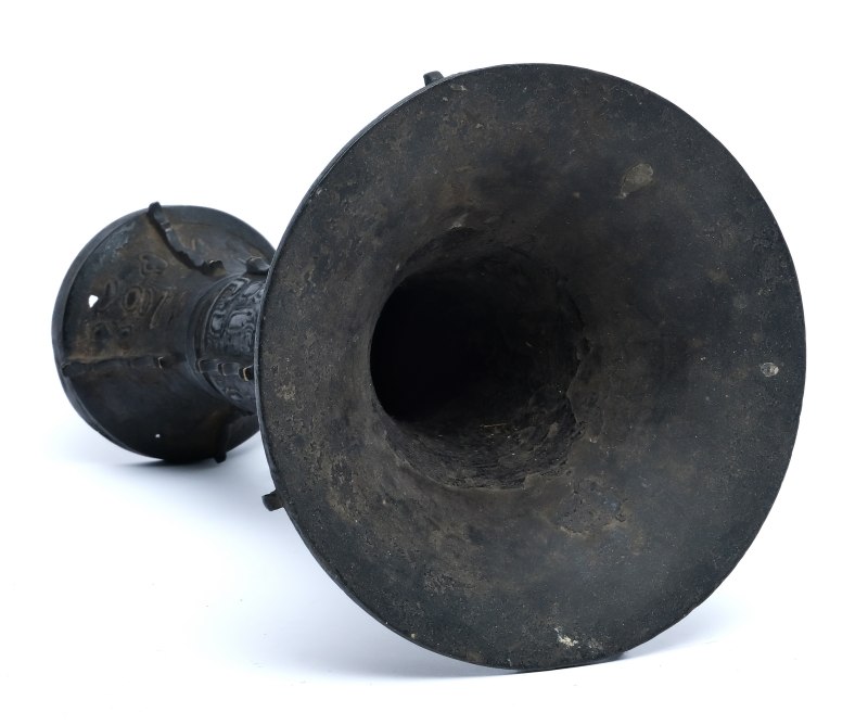 A Ming bronze vase, Gu - 图6
