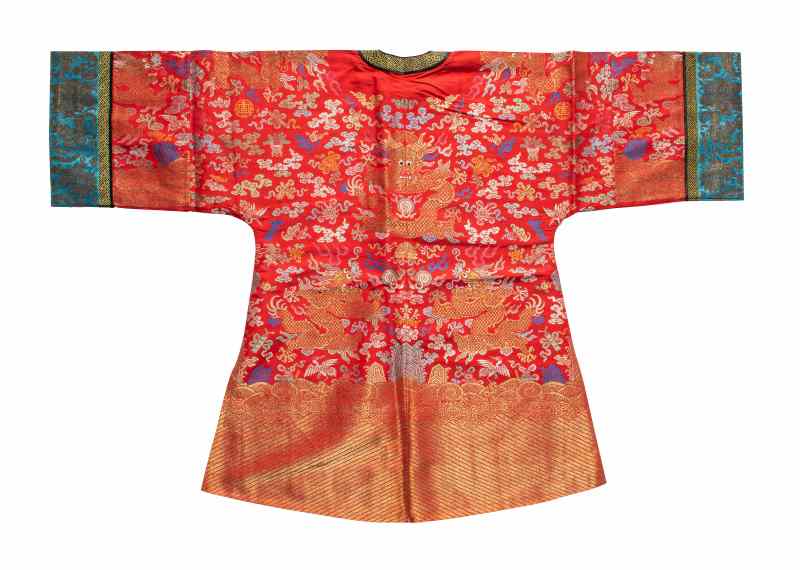 A red-ground silk brocade dragon robe, Mangao - 图2
