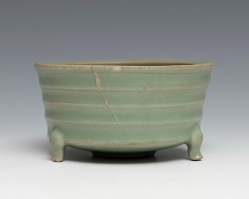 A Longquan celadon tripod incense burner - 图3