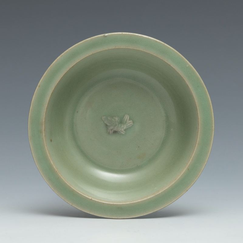 A small Longquan celadon unusual 'single-fish' dish - 图2
