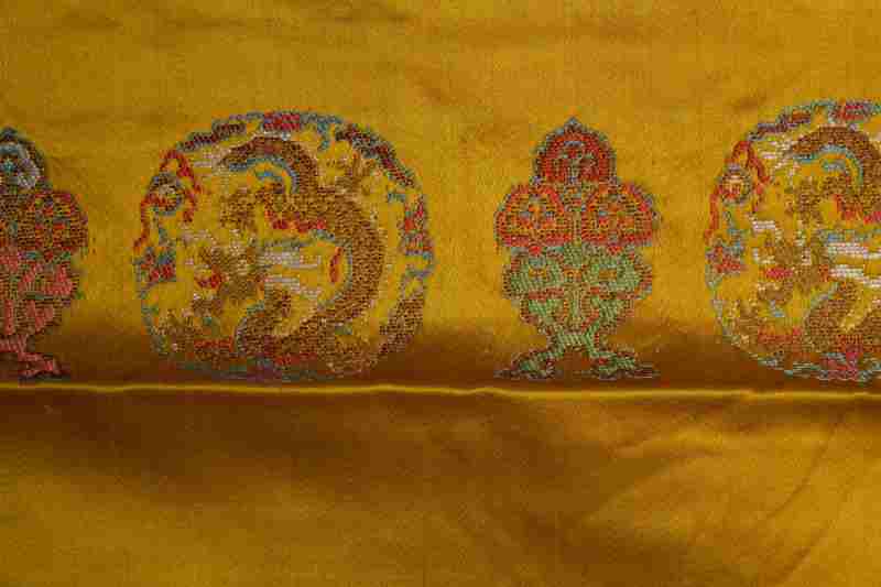 Six yellow-ground silk brocade panels - 图20