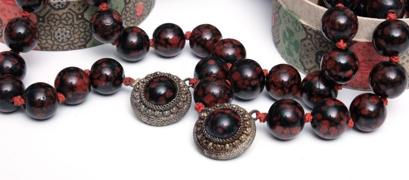 Six beaded glass necklaces - 图13