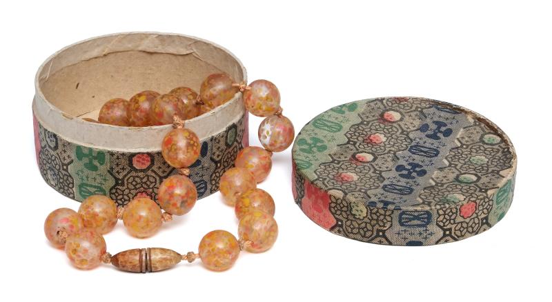 Six beaded glass necklaces - 图14