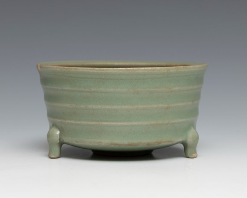 A Longquan celadon tripod incense burner - 图4