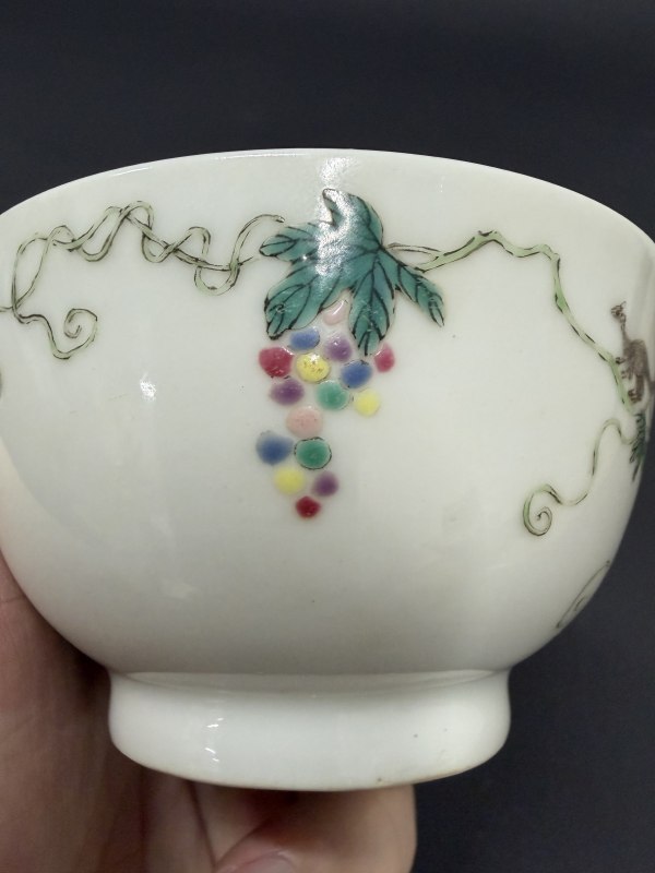 清中期 粉彩过枝松鼠葡萄纹茶圆 - 图9