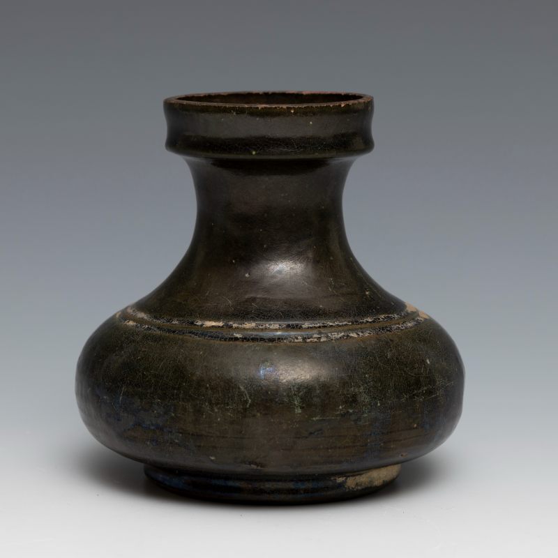 A dark green-glazed pottery jar - 图2